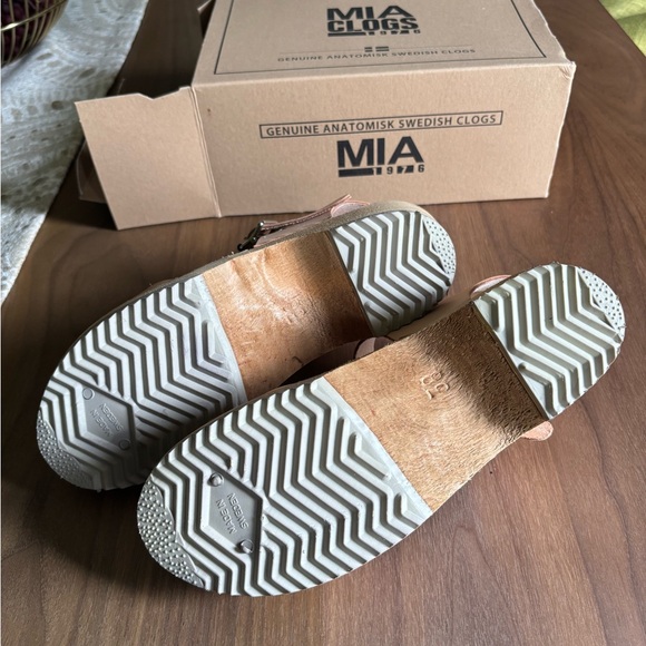 Clogs - Picture 6 of 8